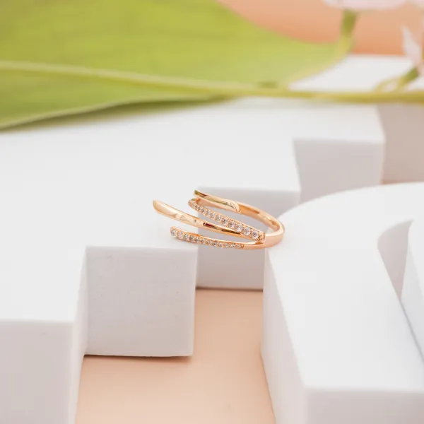 Golden_Stainless_Steel_Minimalist_Zirconia_Ring_For_Women