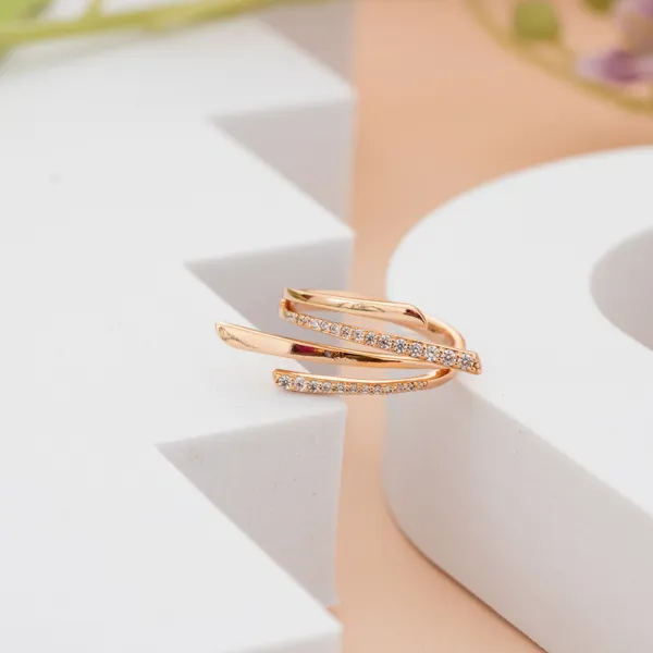 Golden_Stainless_Steel_Minimalist_Zirconia_Ring_For_Women