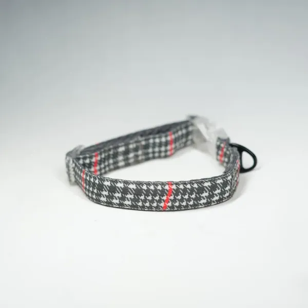 Black_Super_Light_Weight_Collars_With_Adjustable_Length_And_Led_Snap_Buckles