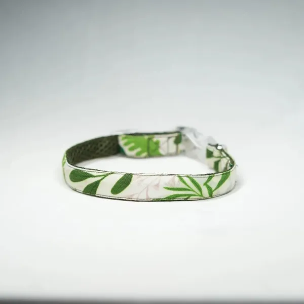 White_Super_Light_Weight_Collars_With_Adjustable_Length_And_Led_Snap_Buckles