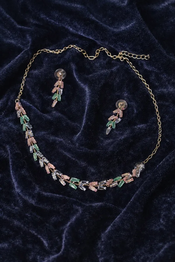 Blush_Mint_Shimmer_Necklace_Set_With_Earrings