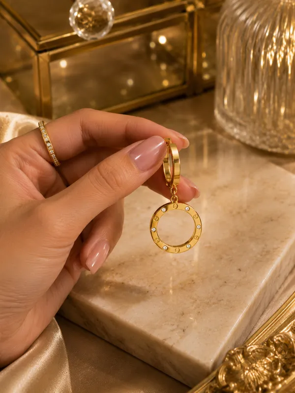 Tarnish_gold-tone_drop