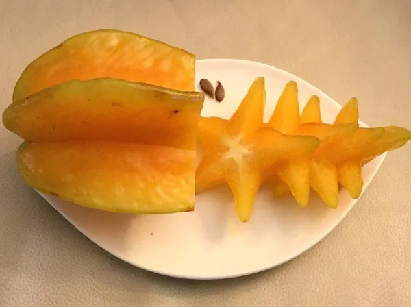 Bahan_Traders_Live_Sweet_All_Season_Carambola_Star_Fruit_Tree_Indonesia_Variety_Plant_With_Polybag_(1.5_-_2_Feet_Height)_-_Exotic_Addition_To_Your_Garden_-_Huge_Quantity_Fruit_Production_All_Season