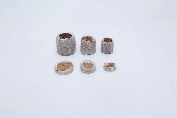 Brown_Coir_Seedling_Coins_Cocopeat_Disc_50_Mm_Plant_Starter_Plugs_60_Pcs