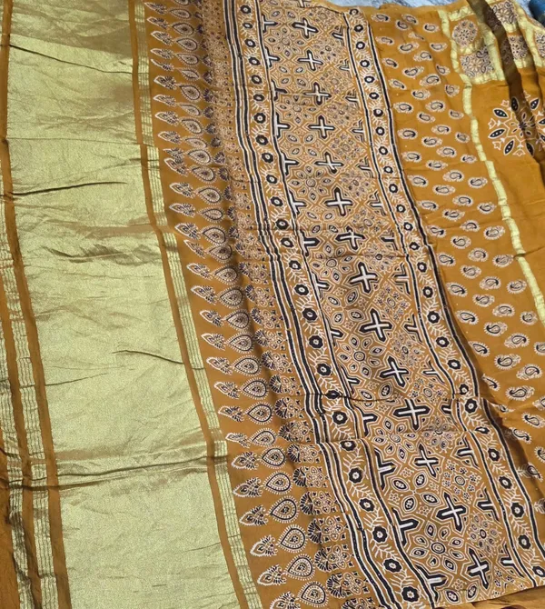 Yellow_Cotton_Model_Silk_Saree_For_Women