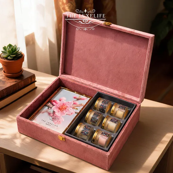The_Luxelife_Blush_Velvet_Candle_Gift_Box_With_Photo_Frame