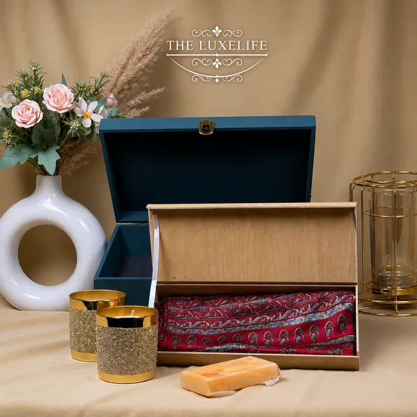 The_Luxelife_Scented_Candle_Scarf_And_Wax_Sachet_Gift_Set