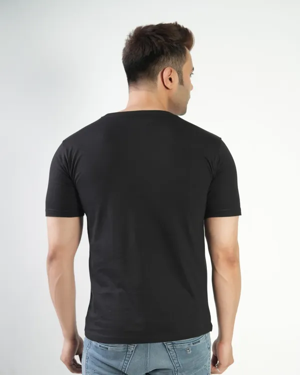 Black_Premium_Cotton_Round_Neck_Latesttrendy_Regular_Fit_Half_Sleeve_T-Shirt_For_Men