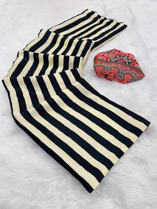 Shree_Kala_Black_&_white_Ajrakh_Silk_Saree_With_Blouse_Piece_