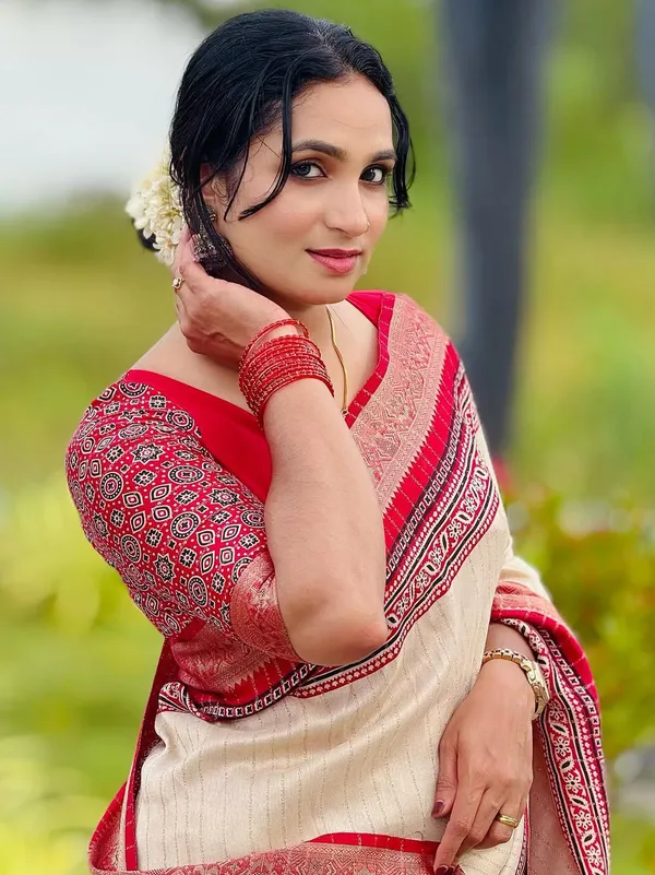 Premium_designing_Dola_Silk_print_with_Blouse_Piece_Onam_