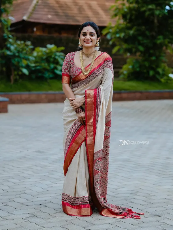 Premium_designing_Dola_Silk_print_with_Blouse_Piece_Onam_