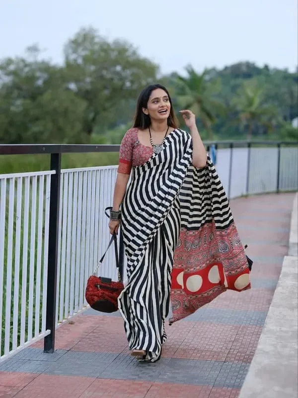 Traditional_Modal_Silk_Saree_With_Blouse_piece