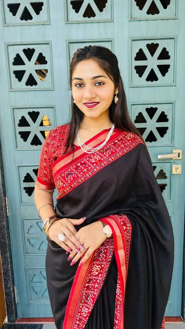 Traditional_Patola_Border_Saree_With_Plain_Body_Dola_Silk_Saree_-_Black