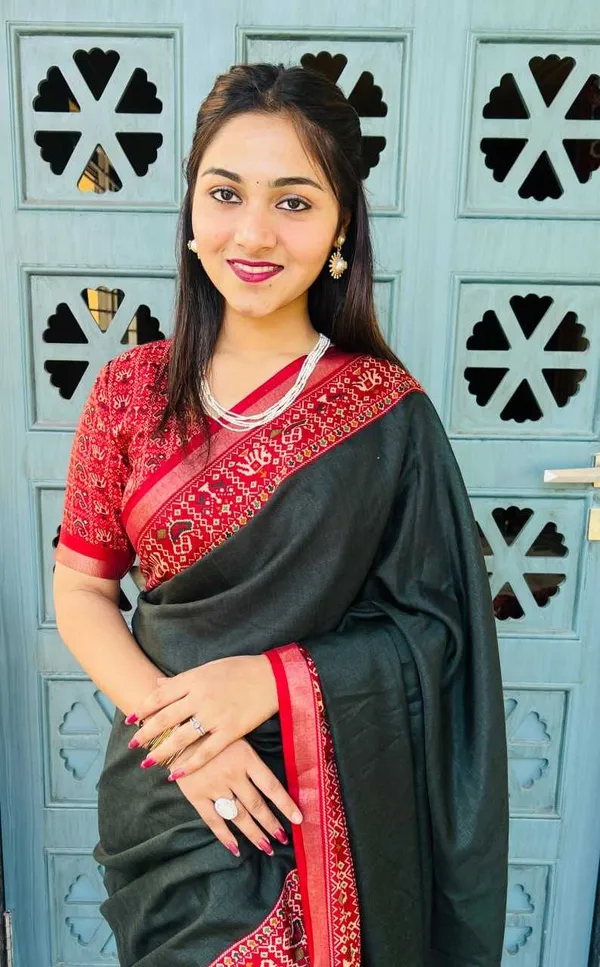 Traditional_Patola_Border_Saree_With_Plain_Body_Dola_Silk_Saree_-_DarkGreen