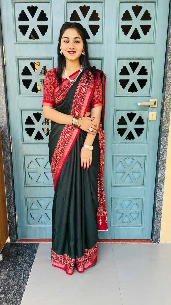 Traditional_Patola_Border_Saree_With_Plain_Body_Dola_Silk_Saree_-_DarkGreen