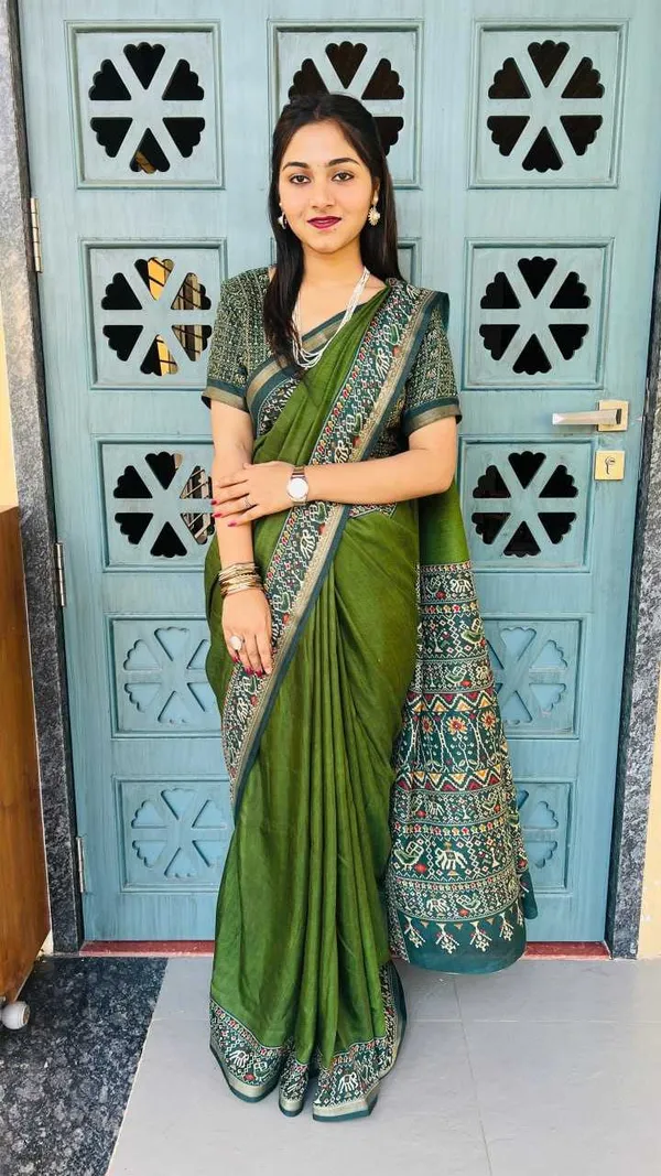 Traditional_Patola_Border_Saree_With_Plain_Body_Dola_Silk_Saree_-_Green