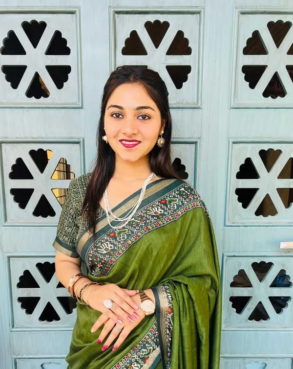 Traditional_Patola_Border_Saree_With_Plain_Body_Dola_Silk_Saree_-_Green