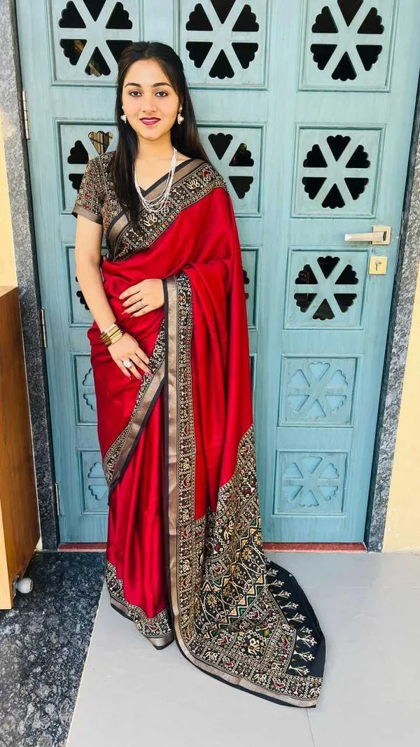 Traditional_Patola_Border_Saree_With_Plain_Body_Dola_Silk_Saree_-_Red