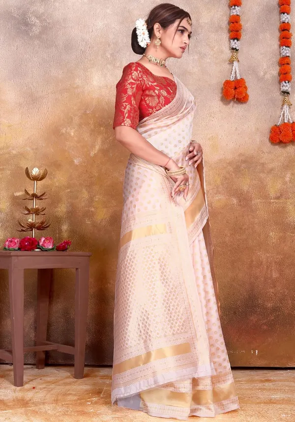 Light_Peach_Kanjivaram_Soft_Silk_Saree_With_Golden_Zari_Weaving_Light_Peach_Traditional_Saree_With_Rich_Pallu_&_Unstitched_Blouse_Piece