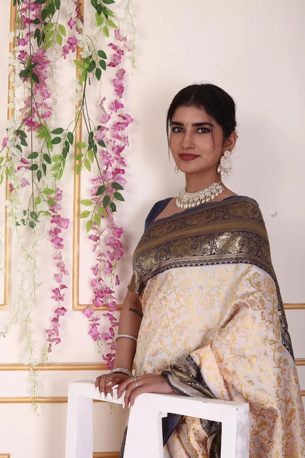 Cream_&_Navy_Blue_Kanjivaram_Soft_Silk_Saree_For_Women_Cream_&_Navy_Blue_Kanjivaram_Design_Rich_Zari_Border