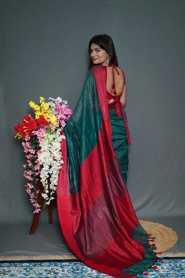 Green_&_Maroon_Cotton_Saree_Bottle_Green_&_Maroon_Dual_Tone_Saree_With_Tassel_Pallu_|_Soft_Lightweight_Saree_With_Blouse_Piece