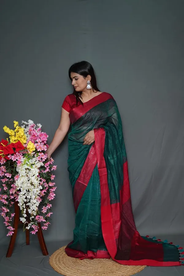 Green_&_Maroon_Cotton_Saree_Bottle_Green_&_Maroon_Dual_Tone_Saree_With_Tassel_Pallu_|_Soft_Lightweight_Saree_With_Blouse_Piece
