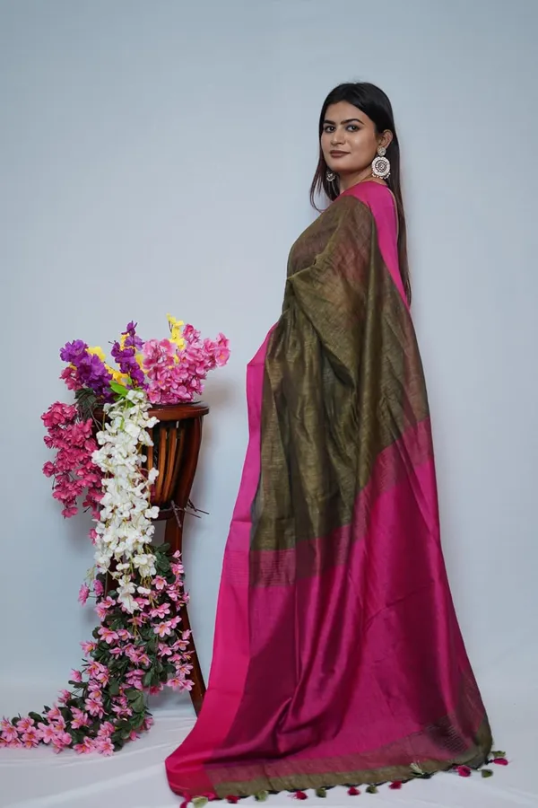 Olive_Green_&_Pink_Cotton_Saree_Olive_Green_&_Pink_Dual_Tone_Saree_With_Tassel_Pallu_|_Soft_Lightweight_Saree_With_Blouse_Piece