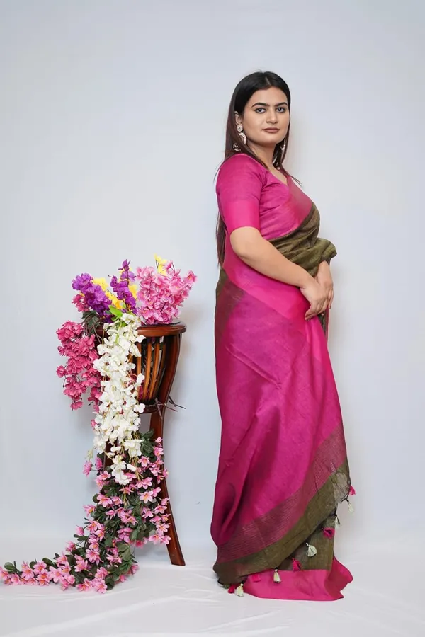 Olive_Green_&_Pink_Cotton_Saree_Olive_Green_&_Pink_Dual_Tone_Saree_With_Tassel_Pallu_|_Soft_Lightweight_Saree_With_Blouse_Piece