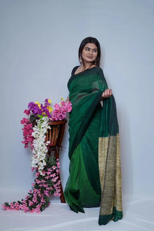 Green_&_Olive_Cotton_Saree_Dark_Green_&_Olive_Dual_Tone_Saree_With_Golden_Border_And_Tassel_Pallu_With_Blouse_Piece
