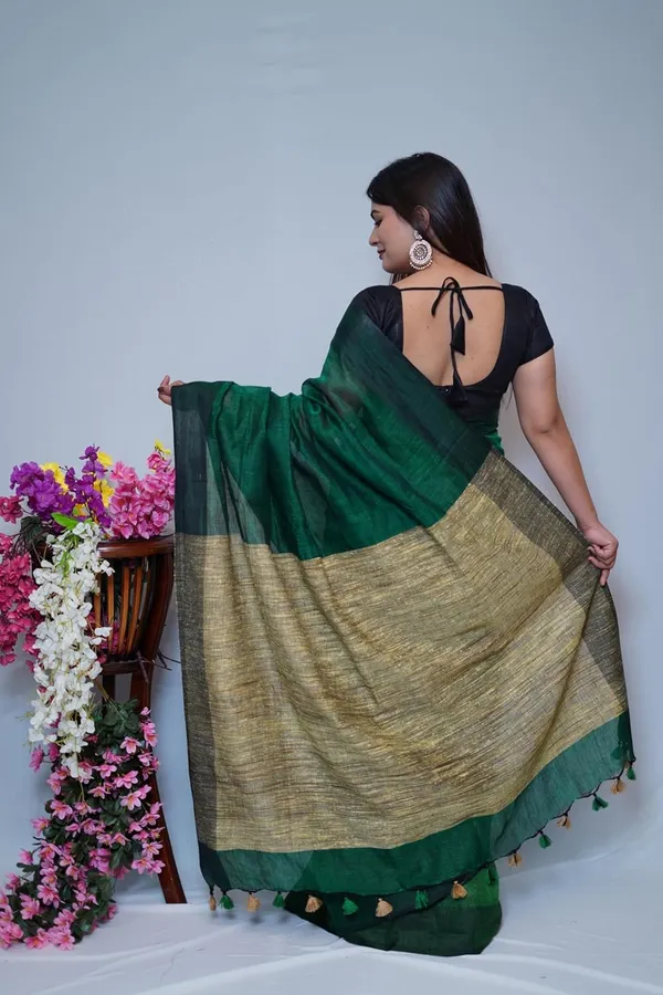 Green_&_Olive_Cotton_Saree_Dark_Green_&_Olive_Dual_Tone_Saree_With_Golden_Border_And_Tassel_Pallu_With_Blouse_Piece