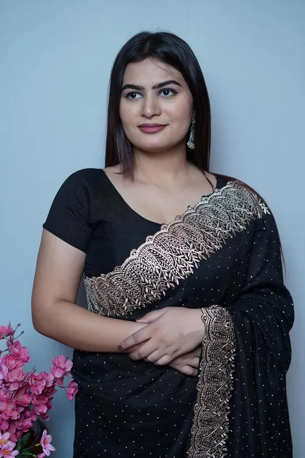 Black_Women'S_Georgette_Saree_With_Golden_Embroidery,_Heavy_Lace_Border,_Blouse_Piece