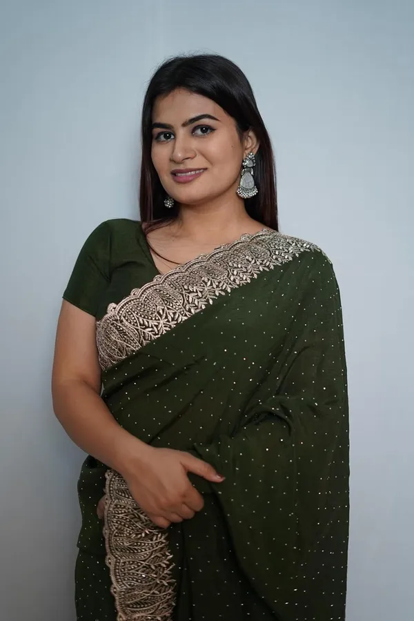 Dark_Green_Women'S_Georgette_Saree_With_Golden_Embroidery,_Heavy_Lace_Border,_Blouse_Piece