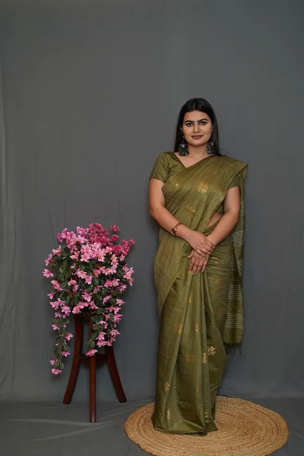 Olive_Green_Cotton_Saree_With_Zari_Weaving_Border_|_Includes_Blouse_Piece