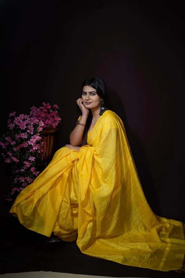Bright_Yellow_Soft_Cotton_Lightweight_Saree_For_Everyday_Wear_|_Includes_Unstitched_Blouse_Piece