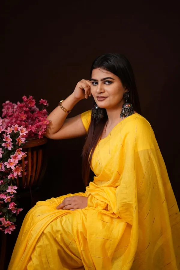 Bright_Yellow_Soft_Cotton_Lightweight_Saree_For_Everyday_Wear_|_Includes_Unstitched_Blouse_Piece