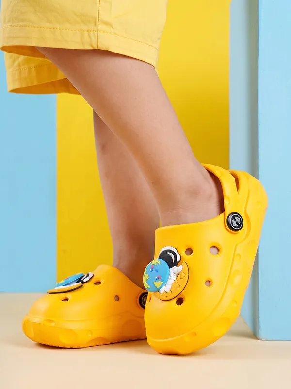 Buzz_Clogs_Toddler_S_Yellow
