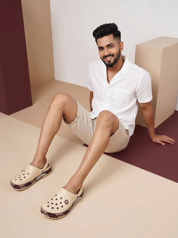 Liner_Clogs_Men_S_Beige