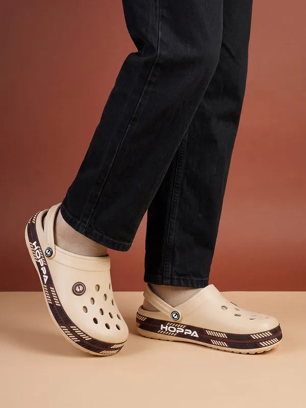 Liner_Clogs_Men_S_Beige