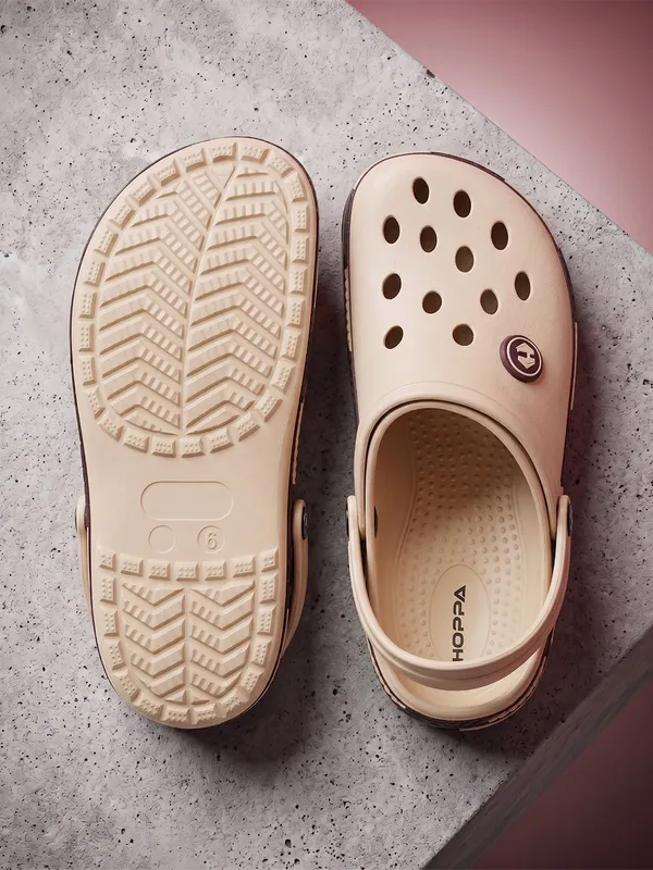 Liner_Clogs_Men_S_Beige
