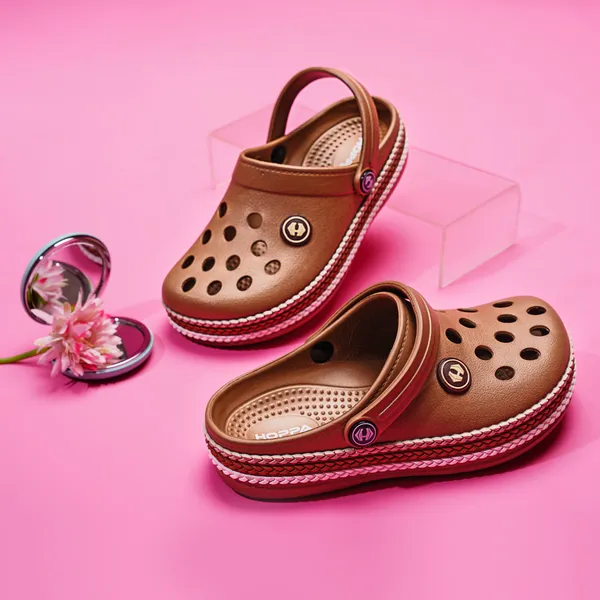 Braiding_Kid_S_Clogs_Brown