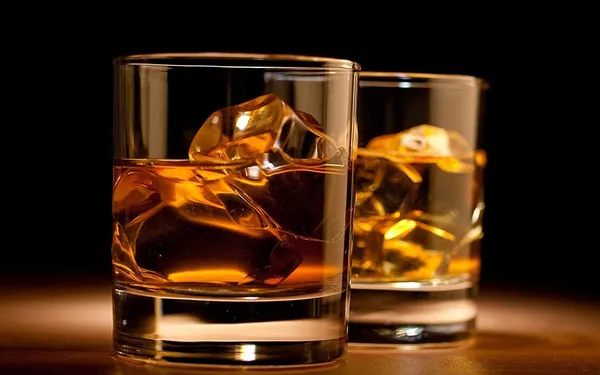 Italian_Premium_Whiskey_Glasses_Set_of_4_|_300ML_Old_Fashioned_Scotch_Glass_|_Imported_Tumblers_for_Bourbon_Beer_Wine_Cognac_Cocktail_|_Best_Gift_for_Whisky_Lovers_(Round,_4)