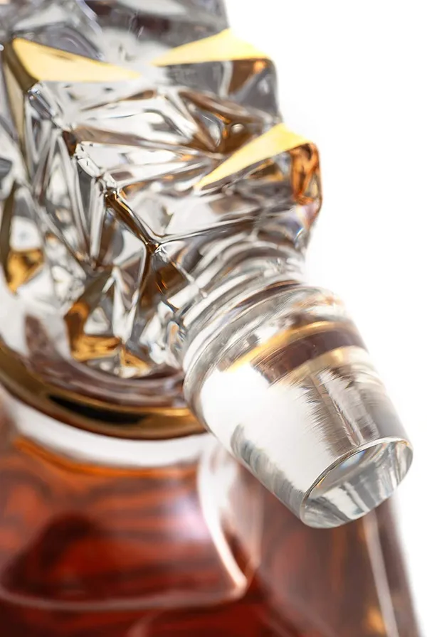 Premium_Crystal_Clear_Cut_Whiskey_Decanter_|_850ML_European_Stylish_-_Imported_Diamond_Decanter_|_Perfect_for_Whiskey,_Scotch,_Wine,_Vodka,_Tequila,_Rum_Etc.