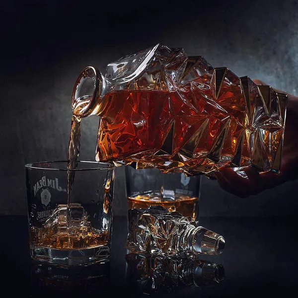 Premium_Crystal_Clear_Cut_Whiskey_Decanter_|_850ML_European_Stylish_-_Imported_Diamond_Decanter_|_Perfect_for_Whiskey,_Scotch,_Wine,_Vodka,_Tequila,_Rum_Etc.
