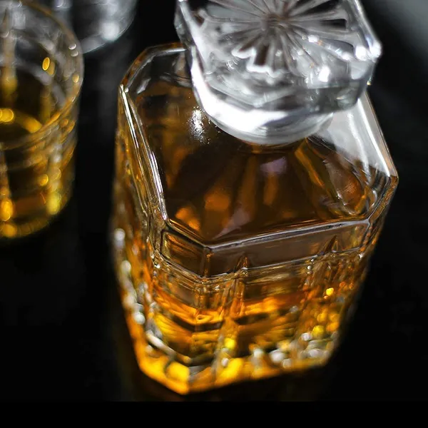 Italian_Premium_Crystal_Clear_7Pcs_Bar_Set,_1_Decanter_Bottle(850ml)_with_6_Old_Fashioned_Whiskey_Glasses(300ml),_Perfect_for_Scotch_Bourbon_Wine_Vodka_Cocktail_Rum_|_Best_Gift_for_Men(Chex)
