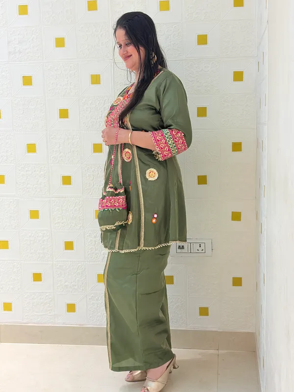 Dark_Green_Viscose_Rayon_Co-Ord_Set_with_Kurti,_Palazzo_&_Potli_–_Embroidery_and_Mirror_Work_–_CS001DGX1