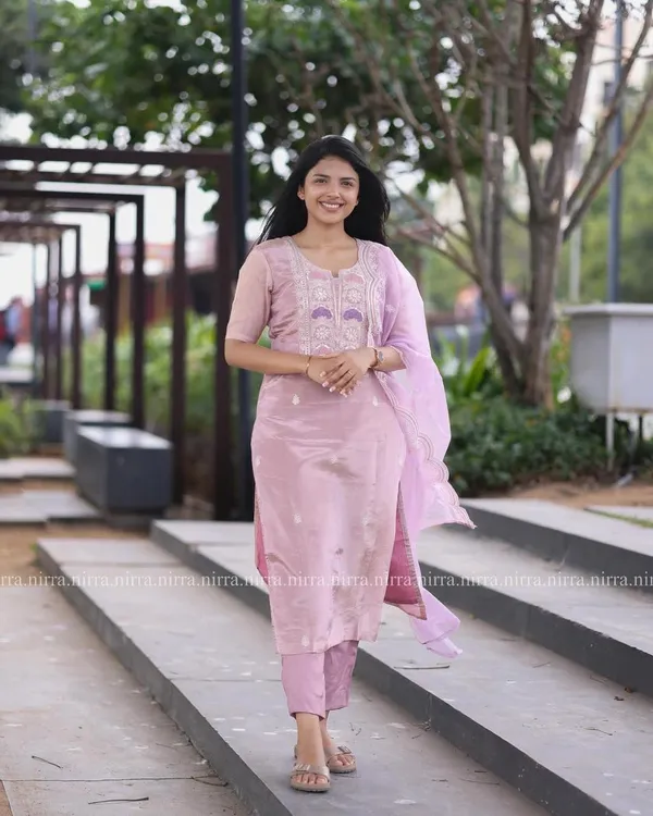 Pink_Chinon_Embroidery_work_kurti_Pant_For_Women