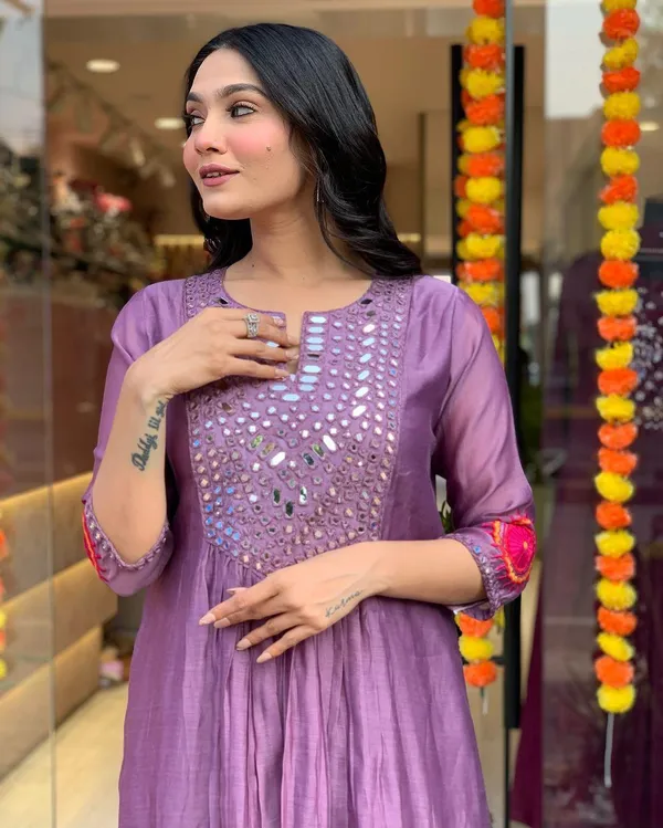 Pink_Muslin_Cotton_Mirror_Work_Kurti_Set_For_Women