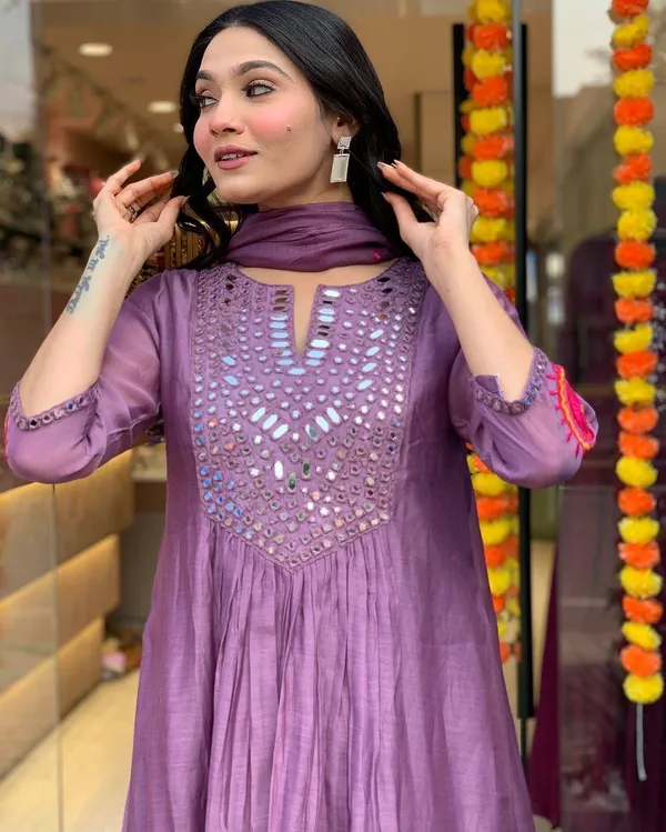 Pink_Muslin_Cotton_Mirror_Work_Kurti_Set_For_Women