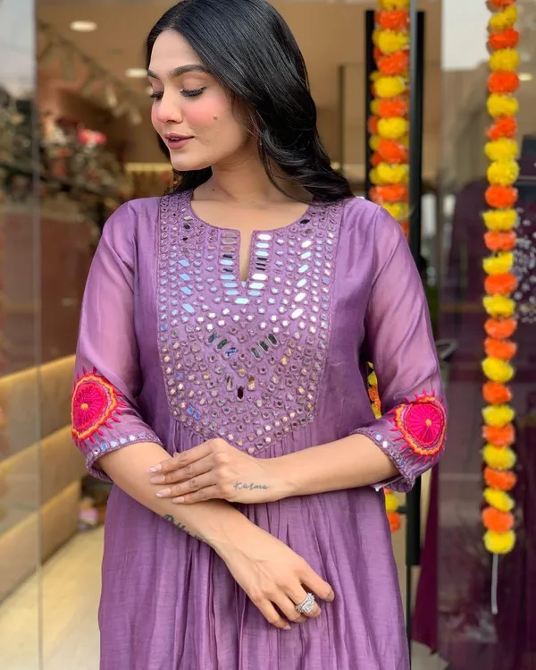 Pink_Muslin_Cotton_Mirror_Work_Kurti_Set_For_Women