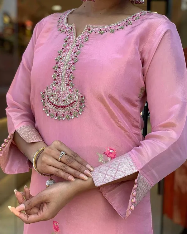 Pink_Shimmer_Jacquard_fabric_floral_embroidery_kurta_For_Women